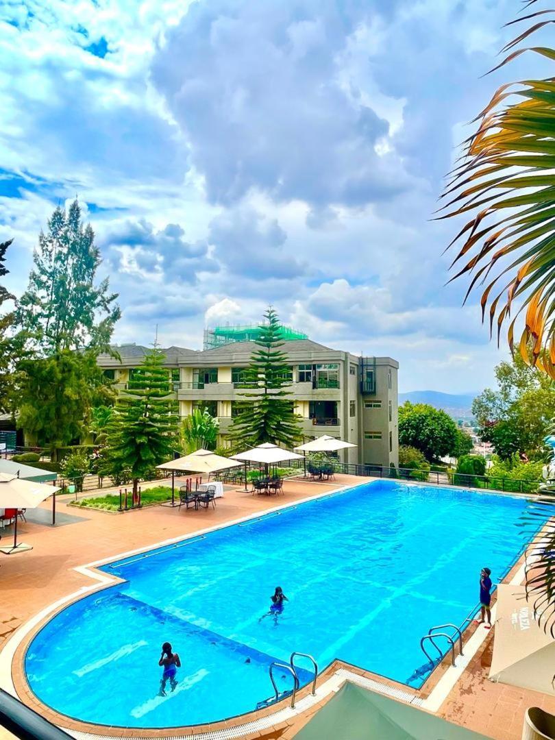 Nobleza Hotel Кігалі Екстер'єр фото