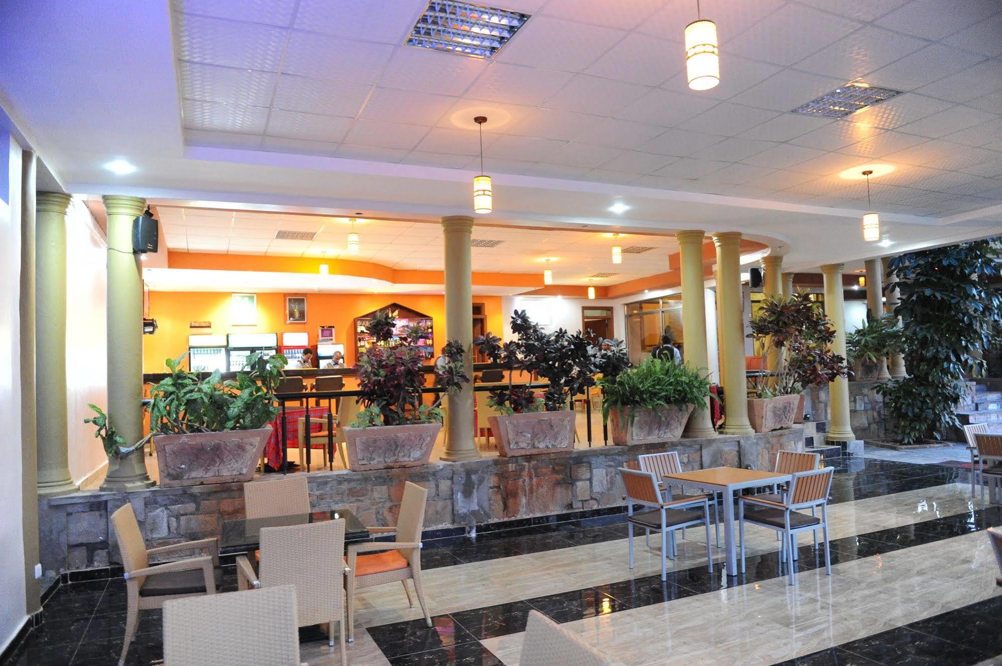 Nobleza Hotel Кігалі Екстер'єр фото
