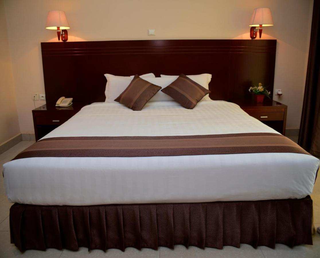 Nobleza Hotel Кігалі Екстер'єр фото